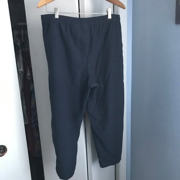 Nike Ladies Dark Blue And White Capri Pants - Picture 2 of 2